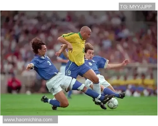 足球明星携子女共赴赛场温馨瞬间引发热议视频回顾 足球明星携子女共赴赛场温馨瞬间引发热议视频回顾